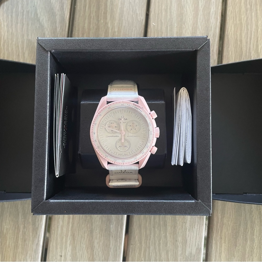 Omega Swatch Bioceramic Venus Pink MoonSwatch Watch NWT Brand New - Picture 7 of 12